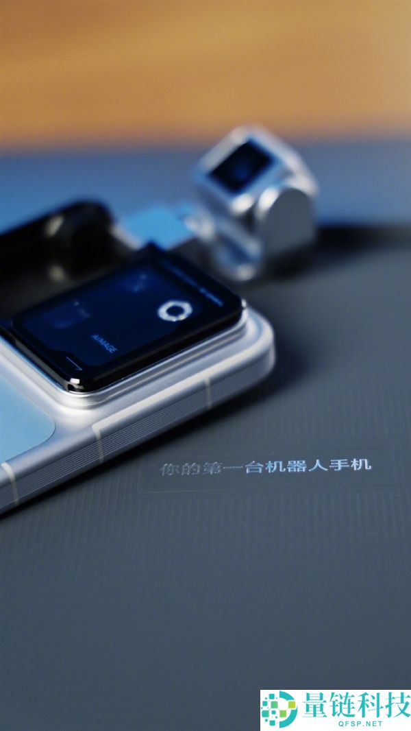 韩路上手光荣机械人手机Robot Phone:自媒体创作的潜力神器