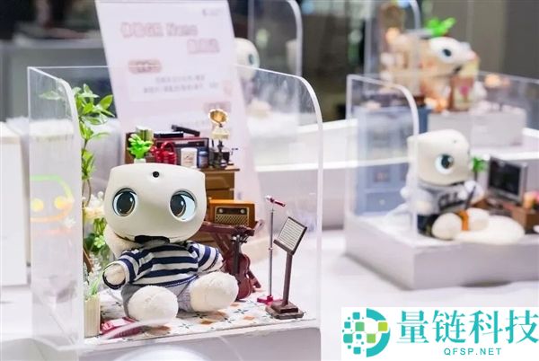 GR Nano桌面猫猫头机械人：主打情感陪伴，萌趣大眼睛引人注目