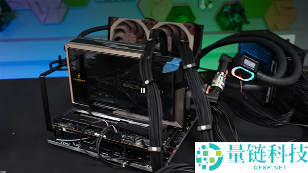 玩家改装微星闪电RTX 5090水冷，CPU满载800W温度仅53℃，显卡温度直降11℃