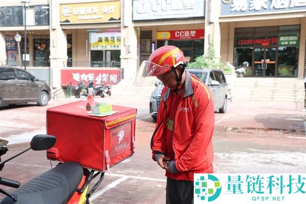 京东投资亿元助力一线外卖小哥抗击盛夏炎热:提供冰饮和防暑物资