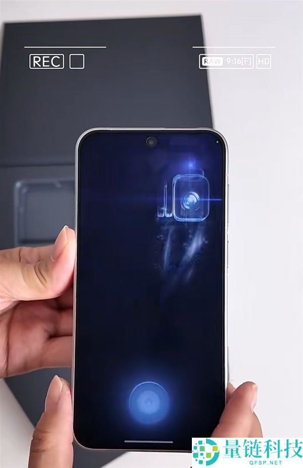 全球首款机械人手机开箱：光荣Robot Phone竟长出机械臂，太科幻了！