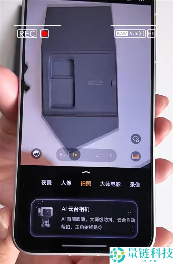 全球首款机械人手机开箱：光荣Robot Phone竟长出机械臂，太科幻了！