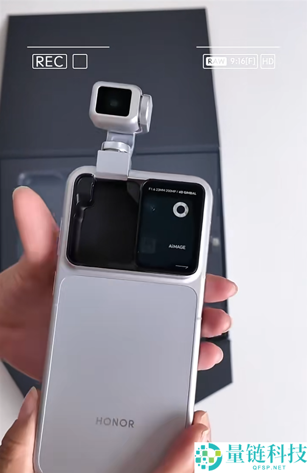 全球首款机械人手机开箱：光荣Robot Phone竟长出机械臂，太科幻了！