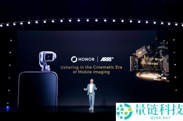 光荣Robot Phone首款机械人手机预定量突破20万，未发先火引关注