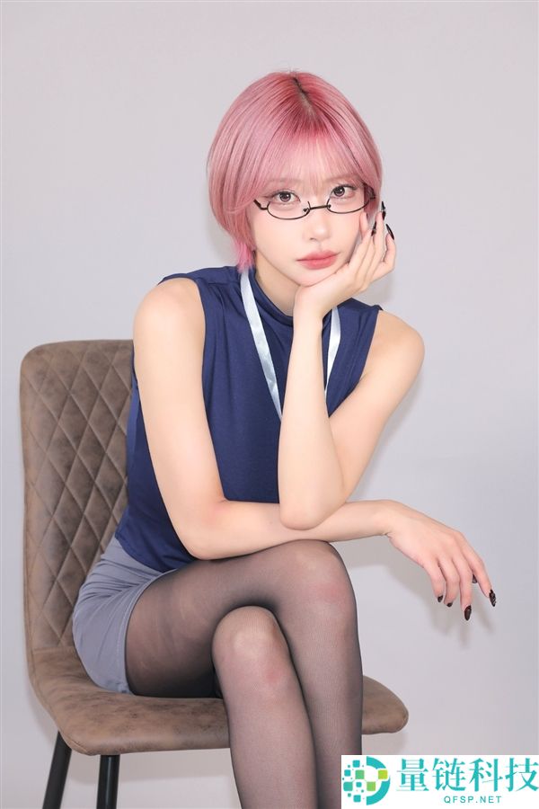 日本蜜斯姐西井綾音春丽Cos美图：身段魅力惊艳展现
