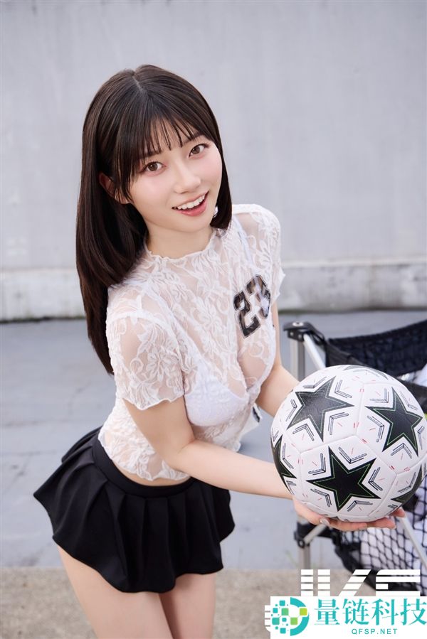 日本演员濑户环奈Cosplay《终究空想7》蒂法，展示完美身材