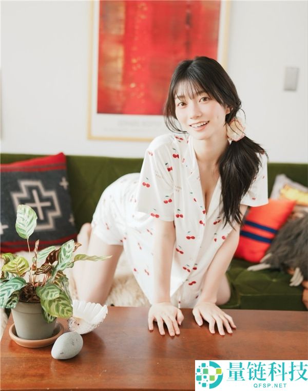 日本演员濑户环奈Cosplay《终究空想7》蒂法，展示完美身材