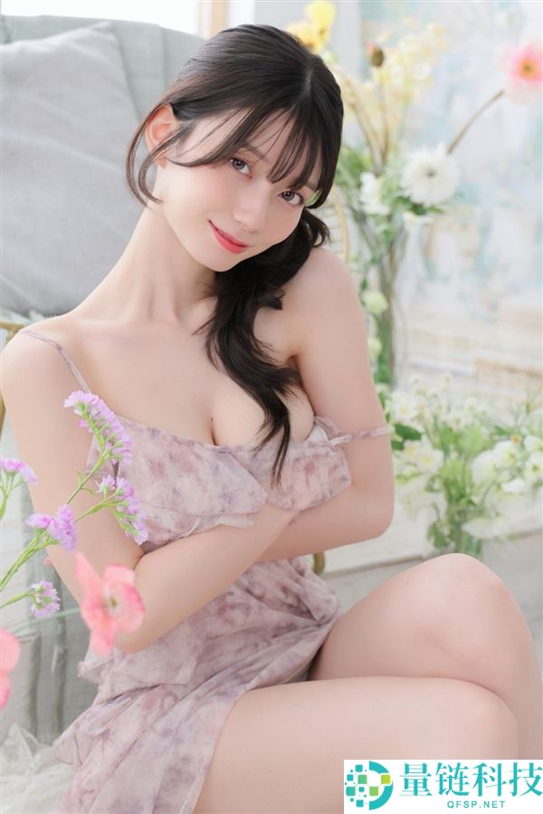日本演员濑户环奈Cosplay《终究空想7》蒂法，展示完美身材