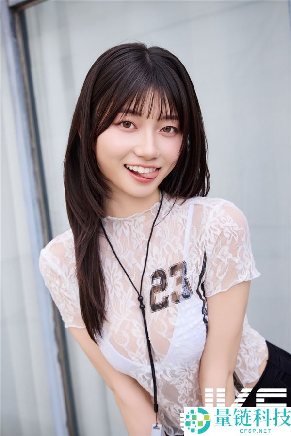 日本演员濑户环奈Cosplay《终究空想7》蒂法，展示完美身材