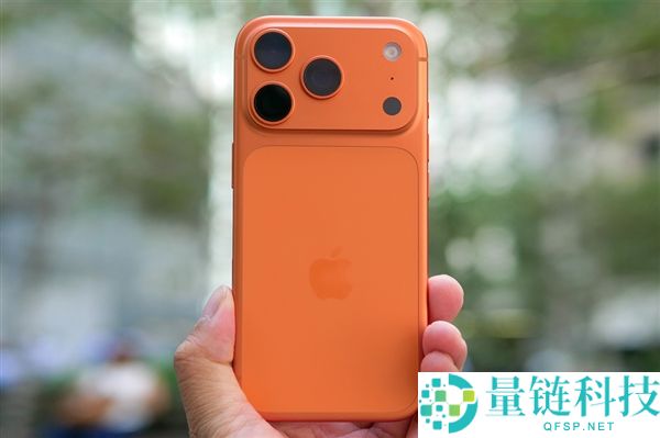 iPhone 20回归玻璃机身，铝合金设计被裁减延续两代的变革
