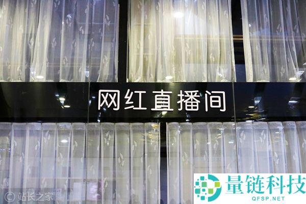 孙东旭三人组首播：董宇辉与东方甄选的“三国杀”对决
