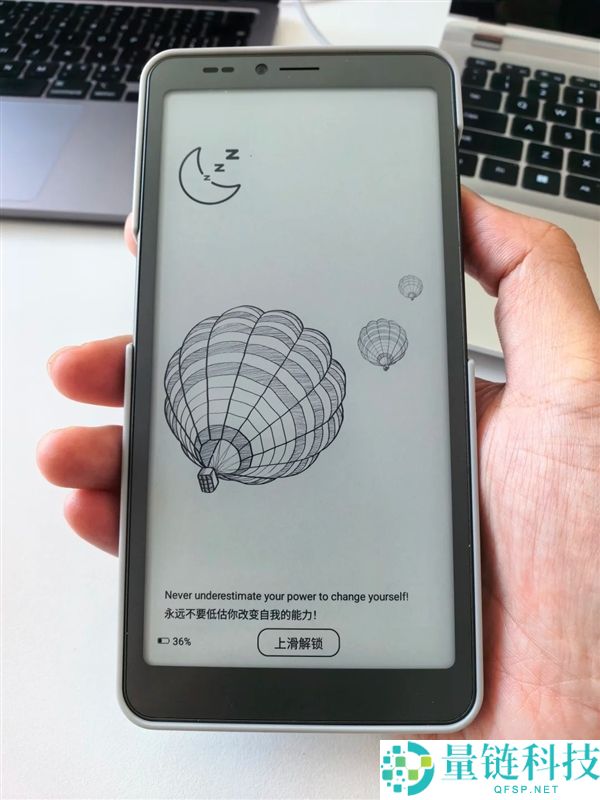 海信墨水屏手机A10首秀：黑色LCD背屏与双屏一键切换功能解析