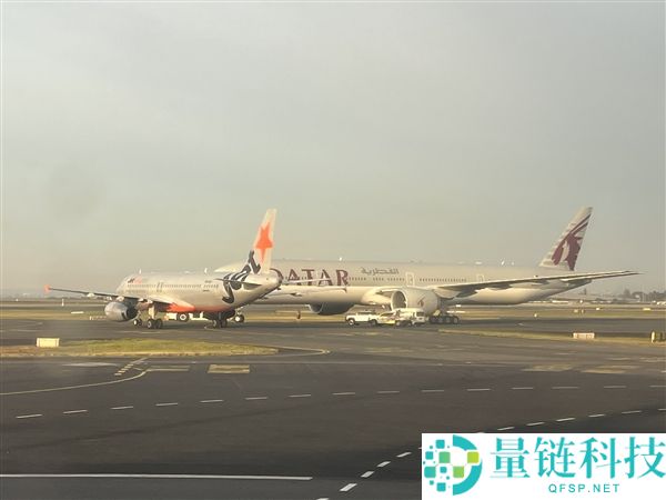 悉尼机场惊险瞬间：两架飞机差点地下相撞，飞行员紧急刹车救百余乘客