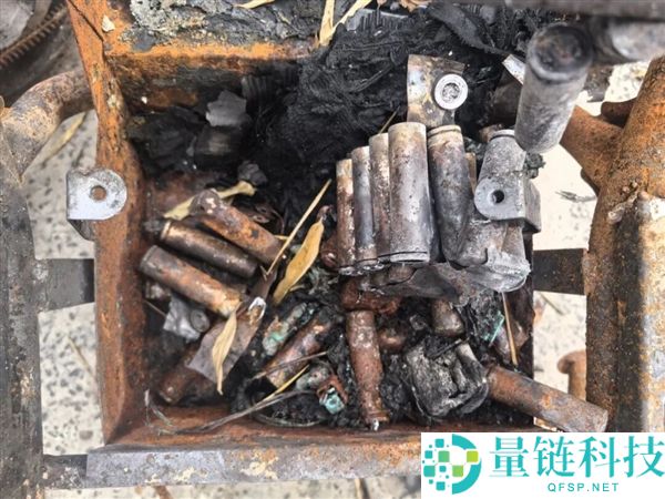 小区充电棚火灾：私装废旧非标锂电池导致超3万元直接损失