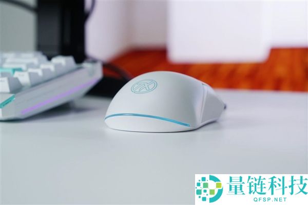 华硕天选7X台式机图赏：酷睿Ultra 9与RTX 5060 Ti强劲组合