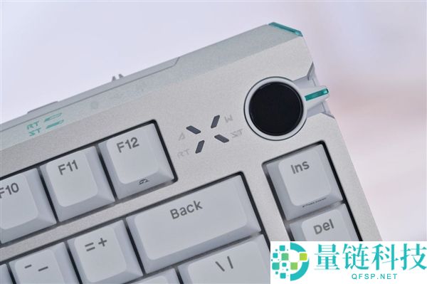 华硕天选7X台式机图赏：酷睿Ultra 9与RTX 5060 Ti强劲组合