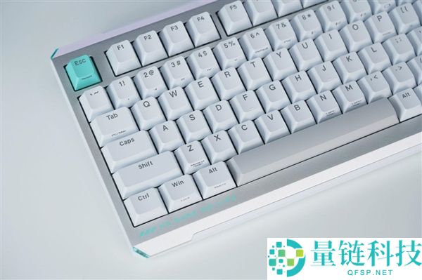 华硕天选7X台式机图赏：酷睿Ultra 9与RTX 5060 Ti强劲组合