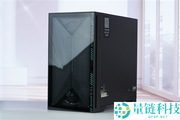 华硕天选7X台式机图赏：酷睿Ultra 9与RTX 5060 Ti强劲组合