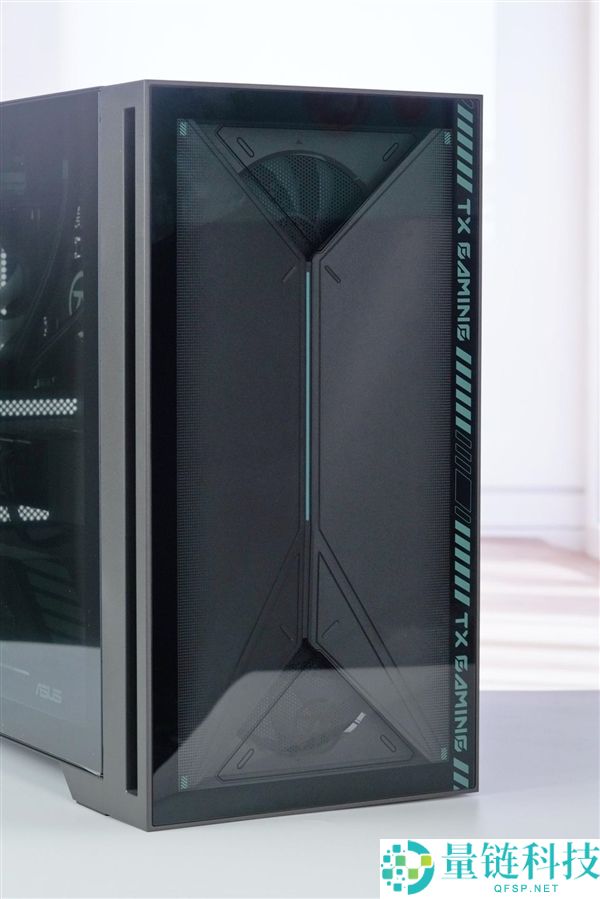 华硕天选7X台式机图赏：酷睿Ultra 9与RTX 5060 Ti强劲组合