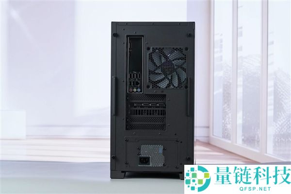 华硕天选7X台式机图赏：酷睿Ultra 9与RTX 5060 Ti强劲组合