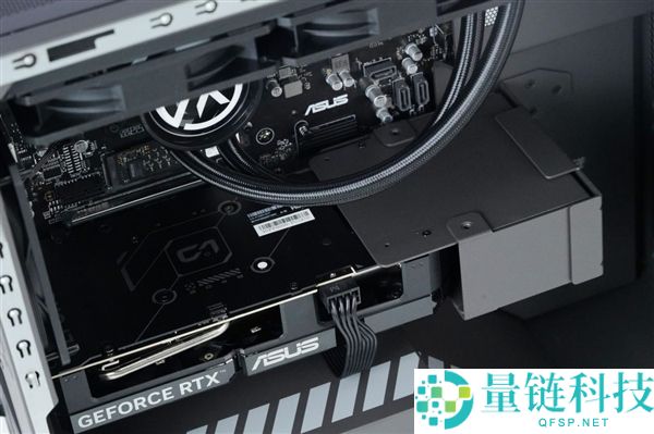 华硕天选7X台式机图赏：酷睿Ultra 9与RTX 5060 Ti强劲组合