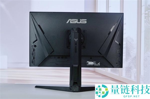 华硕天选7X台式机图赏：酷睿Ultra 9与RTX 5060 Ti强劲组合