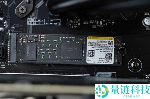 华硕天选7X台式机图赏：酷睿Ultra 9与RTX 5060 Ti强劲组合