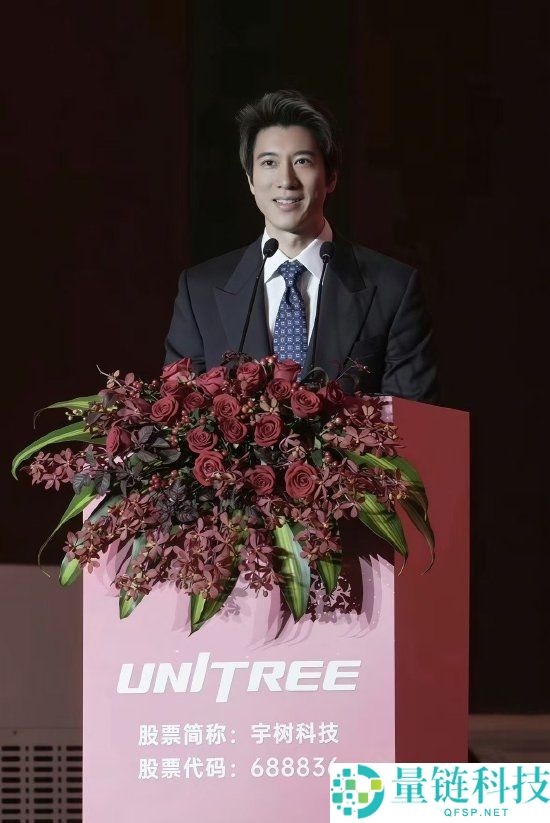 王力宏与宇树合作揭秘：演出前夜机器人出现Bug，宇树团队通宵修复代码
