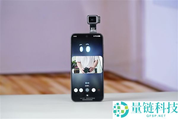 全球首款机械人手机光荣Robot Phone图赏:机身内置机械云台设计
