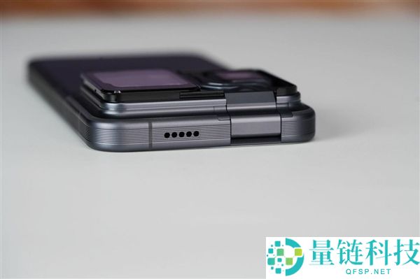 全球首款机械人手机光荣Robot Phone图赏:机身内置机械云台设计