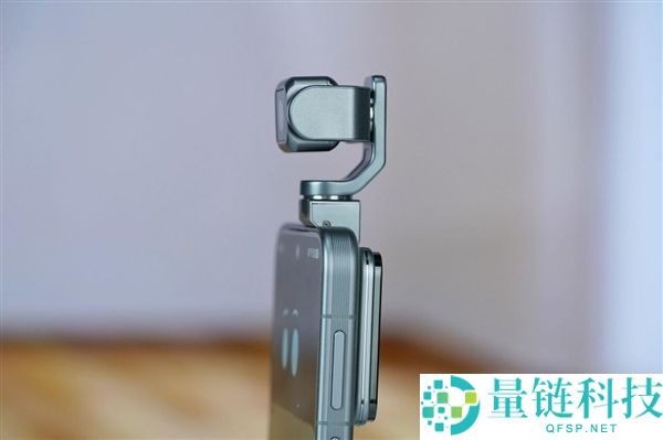 全球首款机械人手机光荣Robot Phone图赏:机身内置机械云台设计