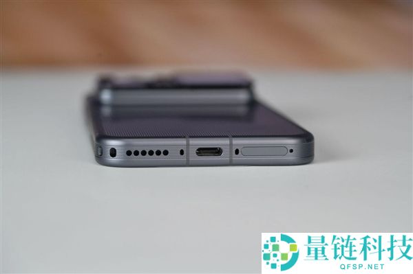 全球首款机械人手机光荣Robot Phone图赏:机身内置机械云台设计