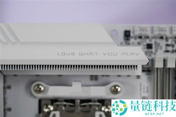 “七彩虹iGame X870E白火神图赏:沉金+背钻工艺,专为AMD X3D处理器设计”