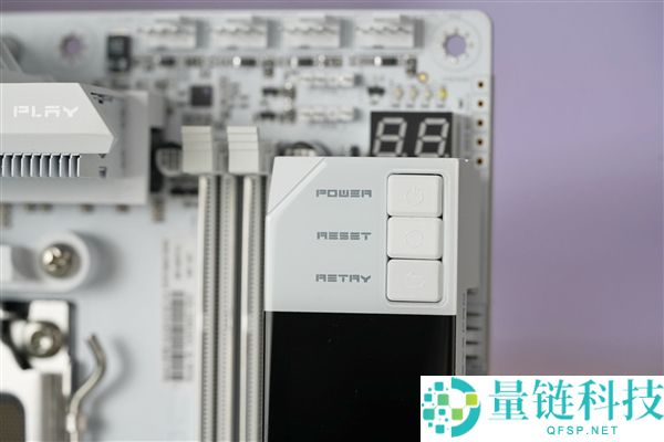 “七彩虹iGame X870E白火神图赏:沉金+背钻工艺,专为AMD X3D处理器设计”
