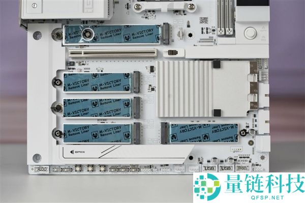 “七彩虹iGame X870E白火神图赏:沉金+背钻工艺,专为AMD X3D处理器设计”