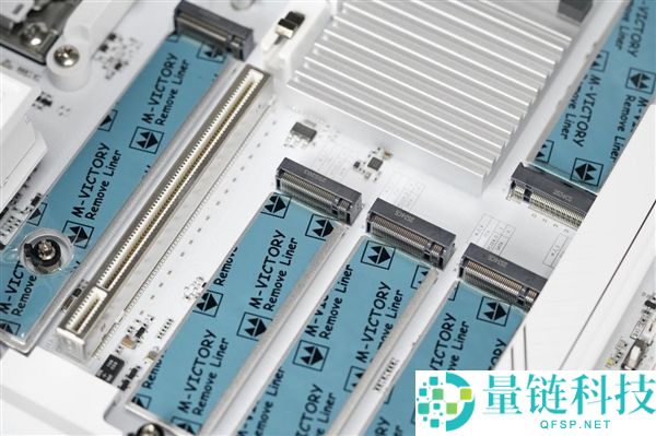 “七彩虹iGame X870E白火神图赏:沉金+背钻工艺,专为AMD X3D处理器设计”