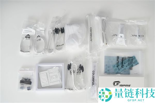 “七彩虹iGame X870E白火神图赏:沉金+背钻工艺,专为AMD X3D处理器设计”