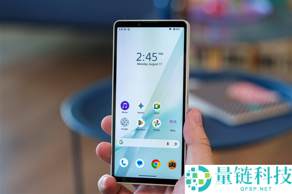 索尼Xperia 10 VIII发布:6.1英寸无孔屏与SD卡扩展,售价超5000元