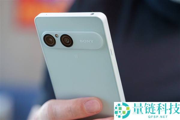 索尼Xperia 10 VIII发布:6.1英寸无孔屏与SD卡扩展,售价超5000元
