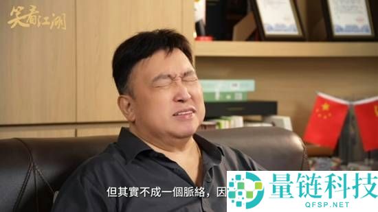 71岁王晶频繁眨眼引发网友担忧中风,最新全家福曝光大肚腩缩水