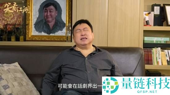 71岁王晶频繁眨眼引发网友担忧中风,最新全家福曝光大肚腩缩水