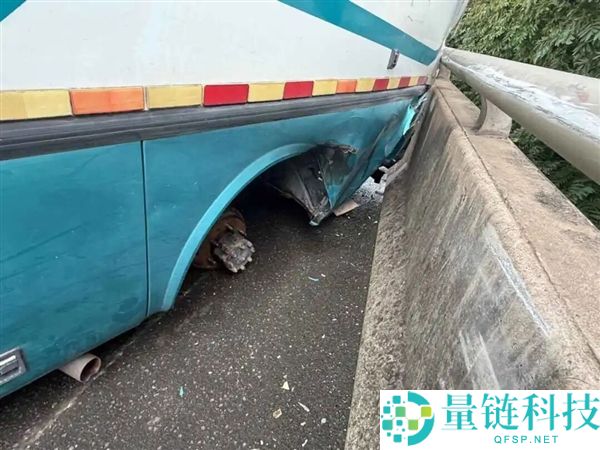货车高速“逃狱”失控撞护栏,司机揭露换胎螺帽未拧紧原因