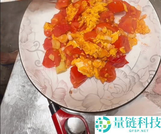 山间菜馆西红柿炒蛋售价45元,米饭20元,老板保证真材实料