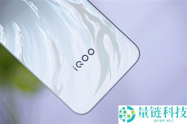 iQOO Neo11至尊疆域评测:天玑9500M双芯强劲性能解析