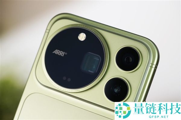光荣Magic9 Pro Max图赏:灵感源自阿莱经典影片机