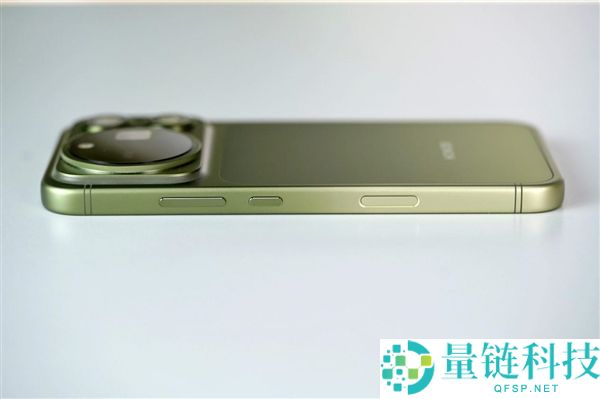 光荣Magic9 Pro Max图赏:灵感源自阿莱经典影片机