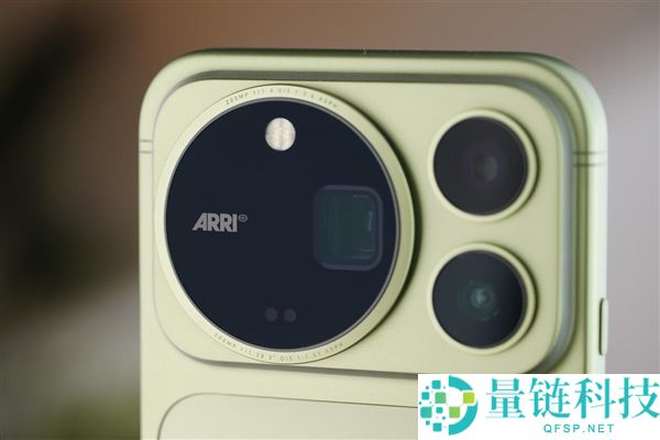 光荣Magic9 Pro Max图赏:灵感源自阿莱经典影片机