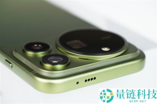光荣Magic9 Pro Max图赏:灵感源自阿莱经典影片机