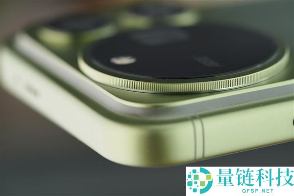 光荣Magic9 Pro Max图赏:灵感源自阿莱经典影片机