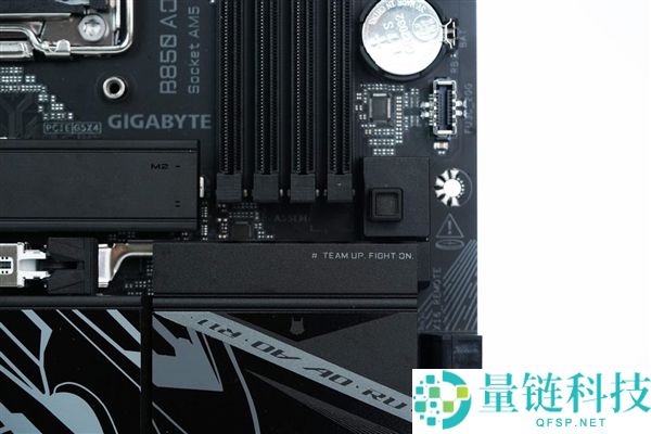 技嘉B850 AORUS ELITE X3D图赏:16+2+2供电设计与4路M.2接口解析